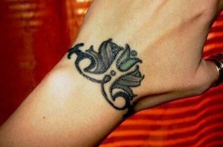 This is a tattoo like Janis Joplin had on her wrist - I would love one in  color!! Google Image Result for ht… | Wrist tattoos for guys, Lily tattoo,  Trendy tattoos